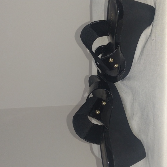 Shoes - Picture 3 of 8